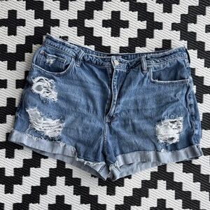 HOLLISTER “Mom Short” - 16